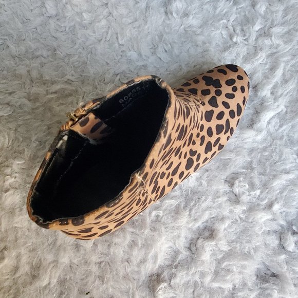 Chunky Heel Bootie in Cheetah Print - Picture 6 of 7